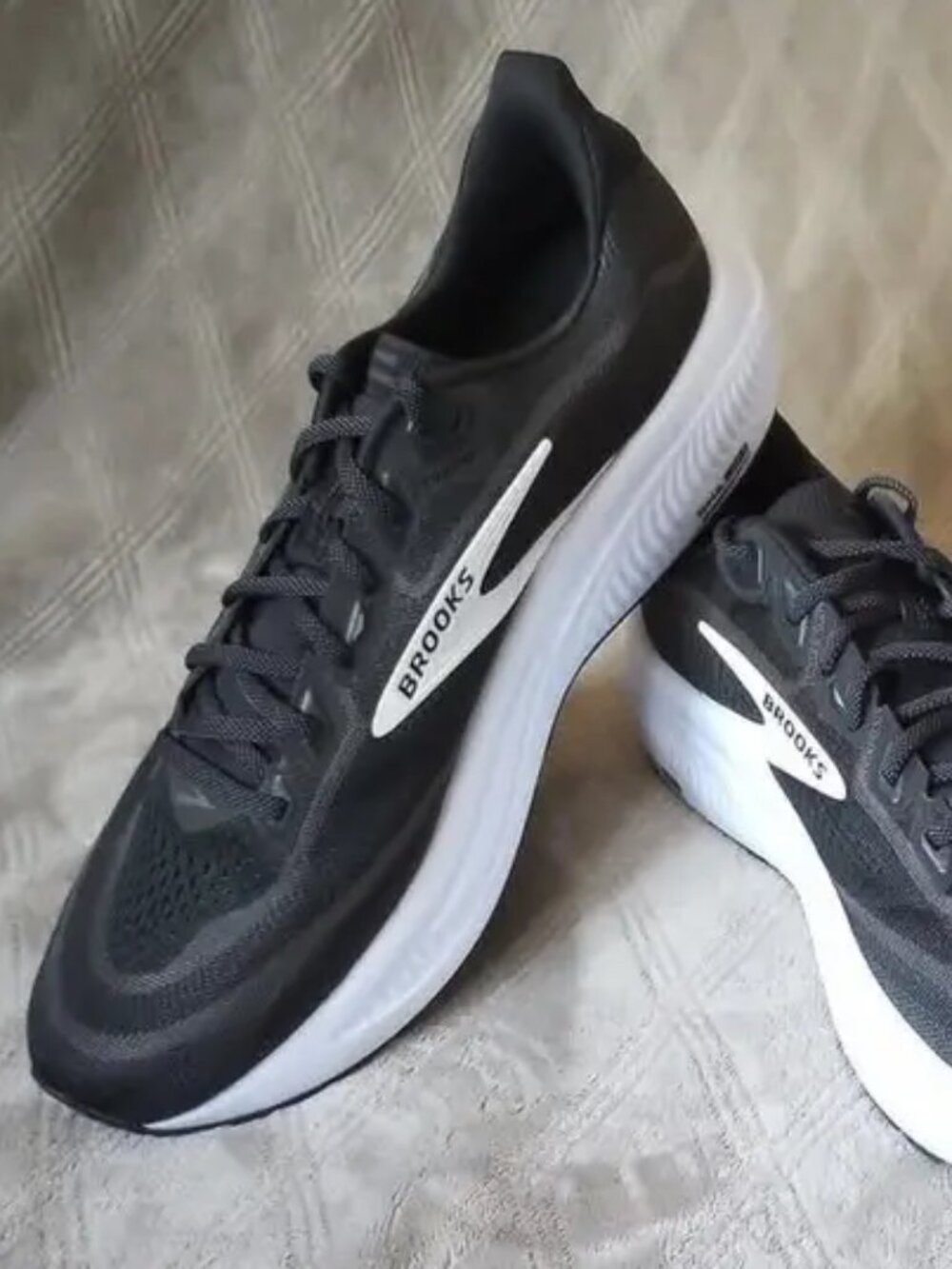 Brand New Ghost 18 Brooks Running Shoes Men's 12
